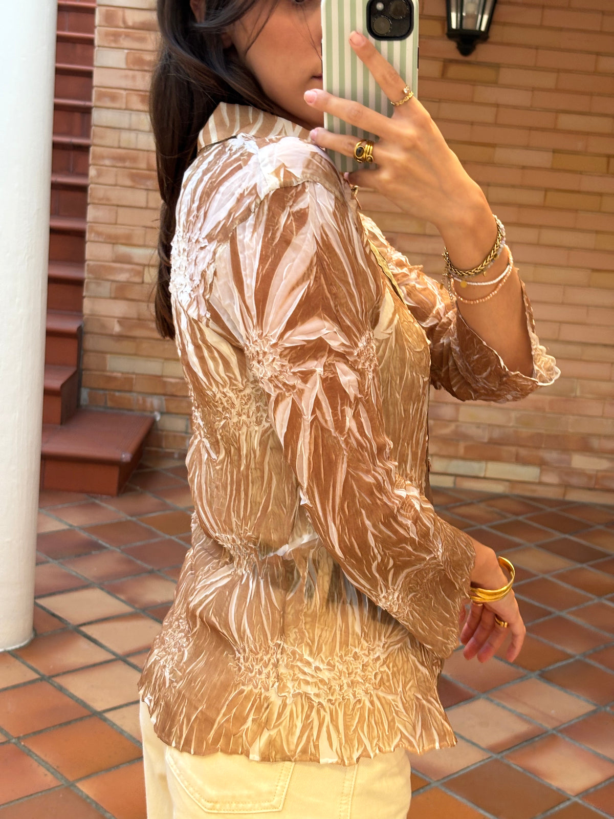 Camisa Bege Texturada Com Detalhe