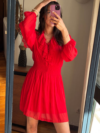 Vestido vermelho com folhos e cintura franzida