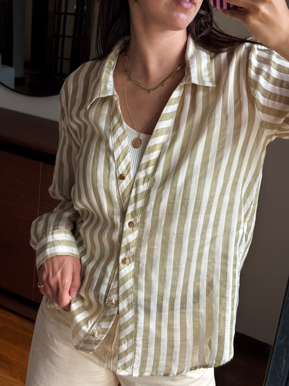Camisa às riscas verde-sage e branco