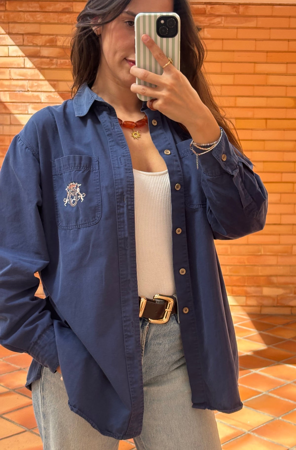 Camisa Azul-Marinho com Brasão Bordado