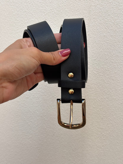 Cinto Preto com Fivela Dourada