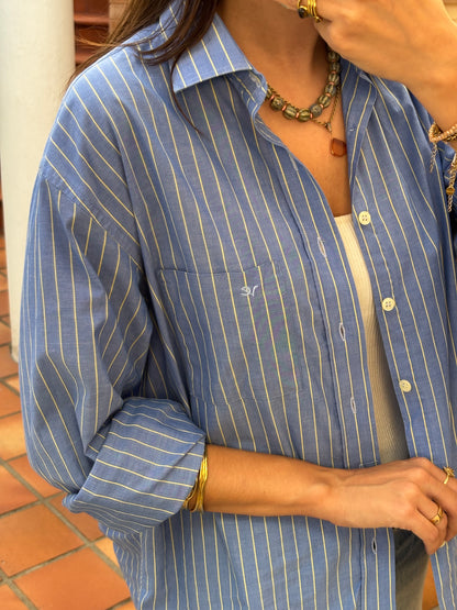 Camisa Azul Às Riscas Com Linhas Amarelas