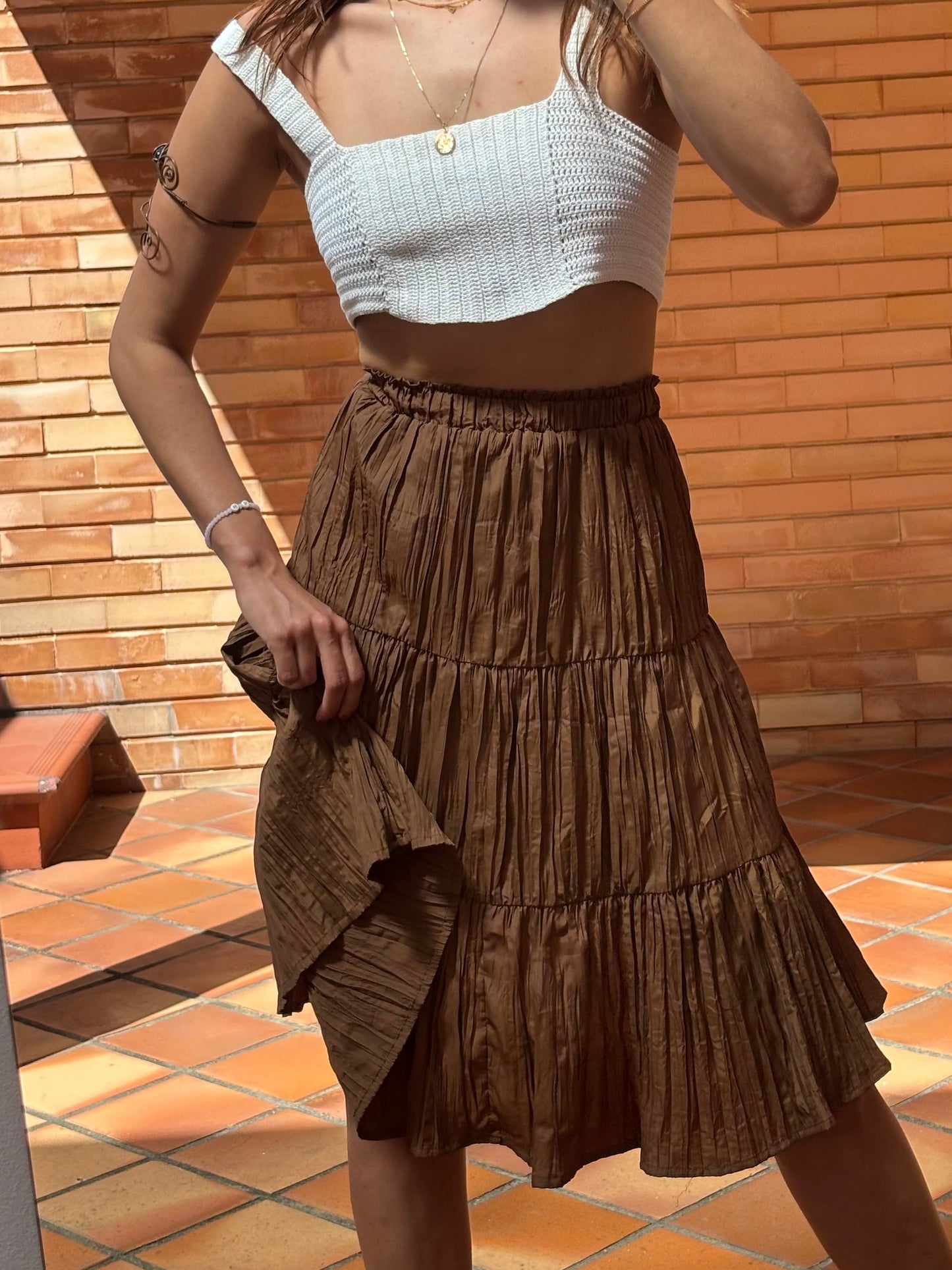 Saia Midi Camadas Plissada Castanha
