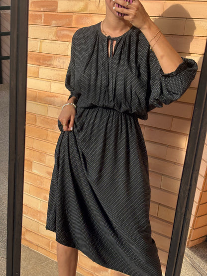 Vestido Midi Preto com Pintas