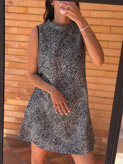 Vestido fluído preto e branco