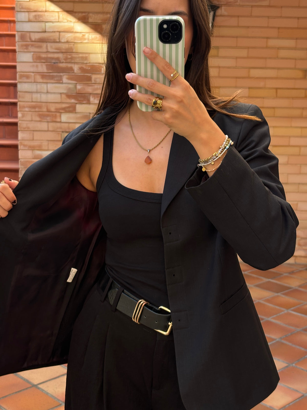 Blazer Preto Estruturado Com Forro Bordô