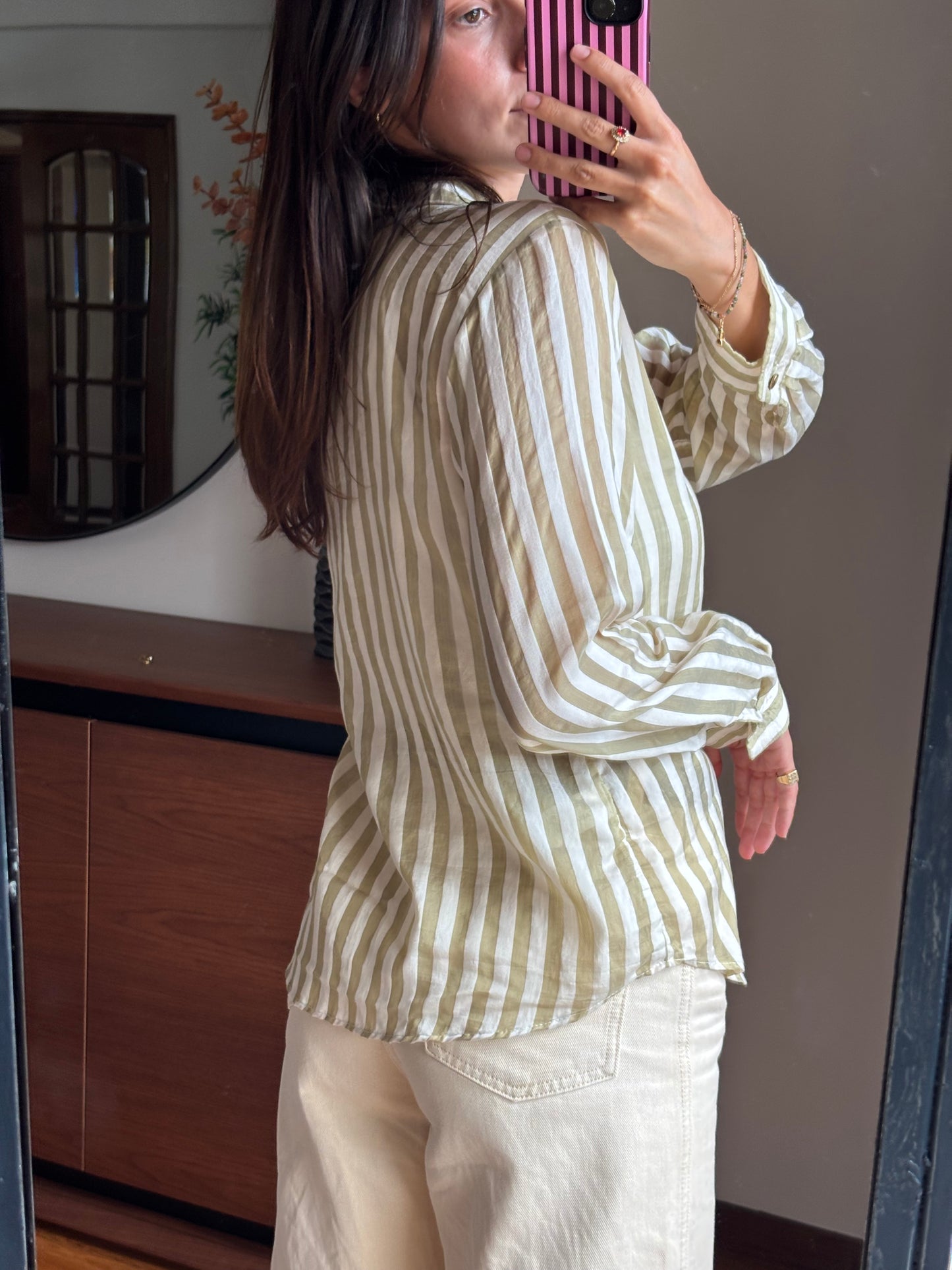 Camisa às riscas verde-sage e branco