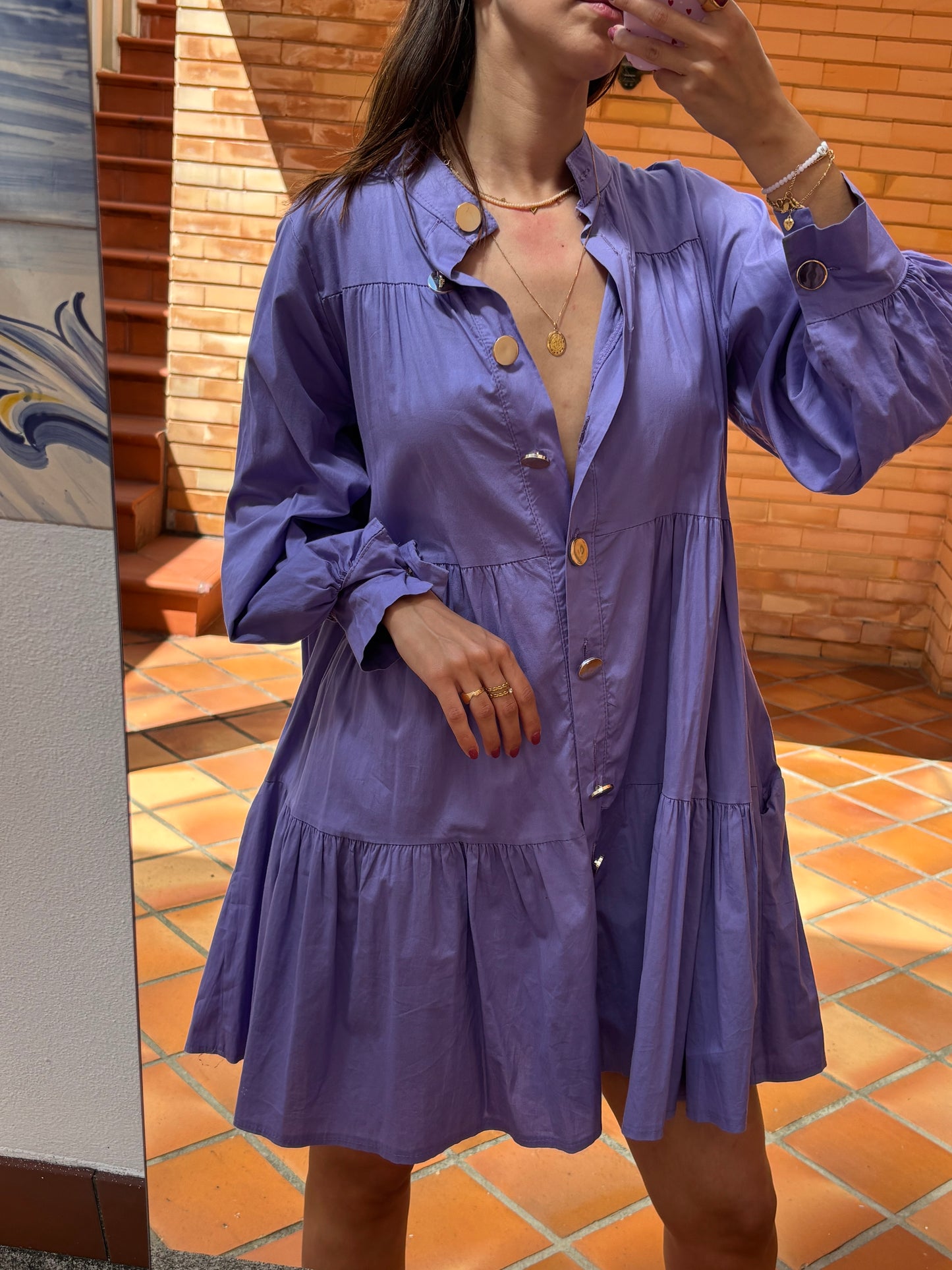 Vestido Lilás Com Botões Dourados