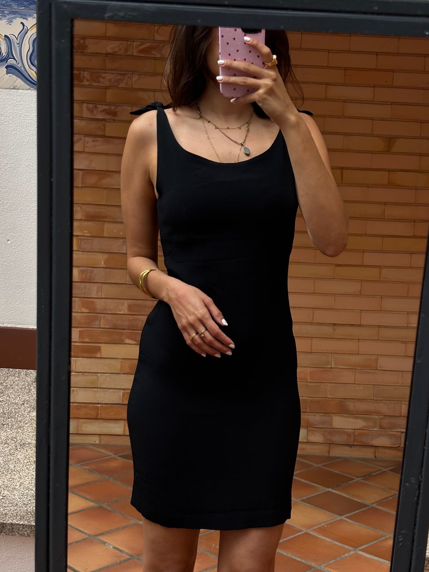 Vestido Preto com Laços