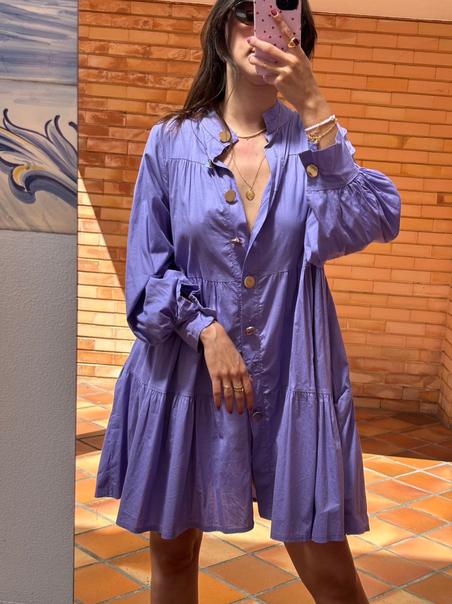 Vestido Lilás Com Botões Dourados