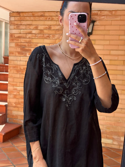 Kaftan Noir Bordado em Algodão