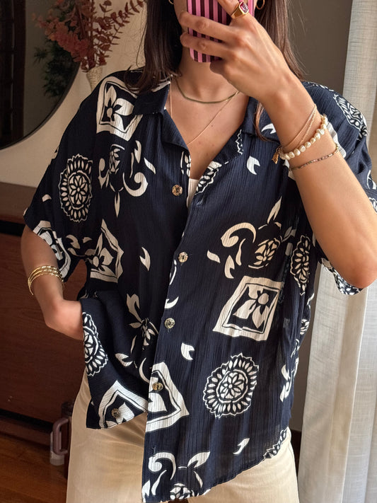 Camisa Vintage Fluida com Estampa