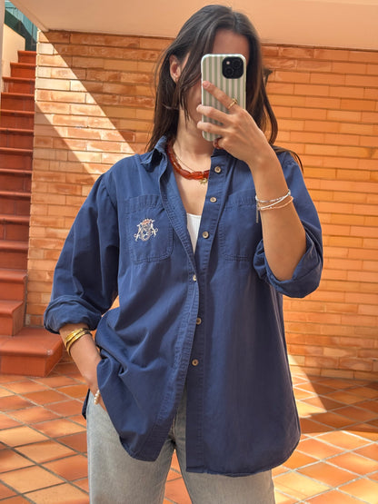 Camisa Azul-Marinho com Brasão Bordado