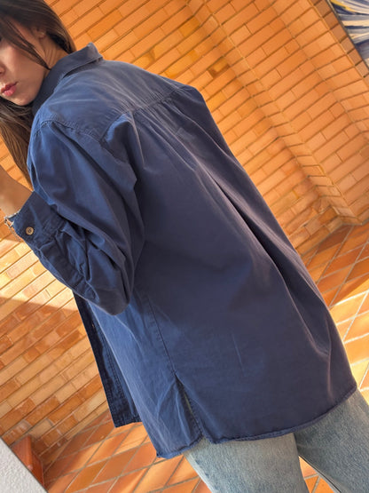 Camisa Azul-Marinho com Brasão Bordado