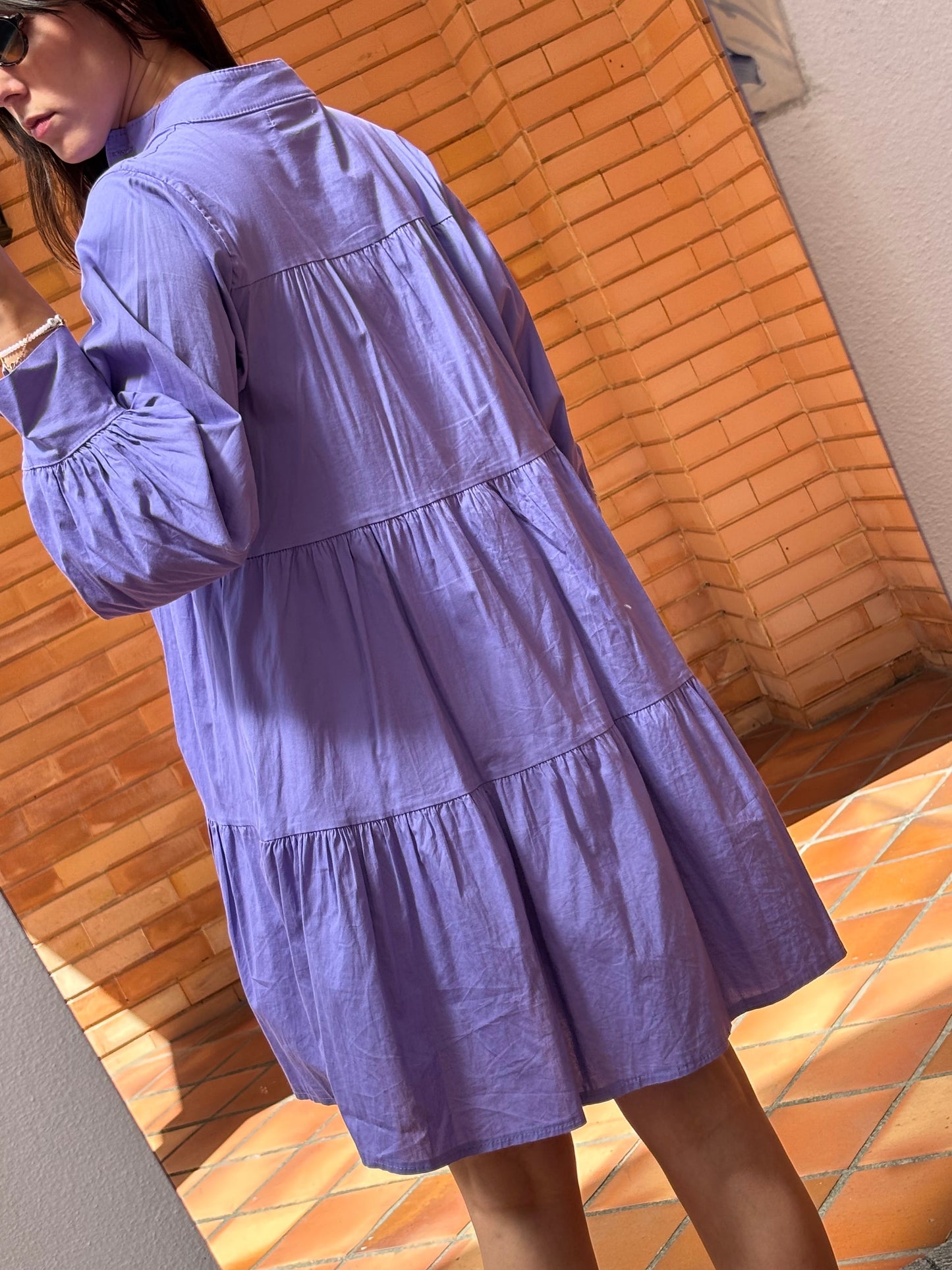 Vestido Lilás Com Botões Dourados