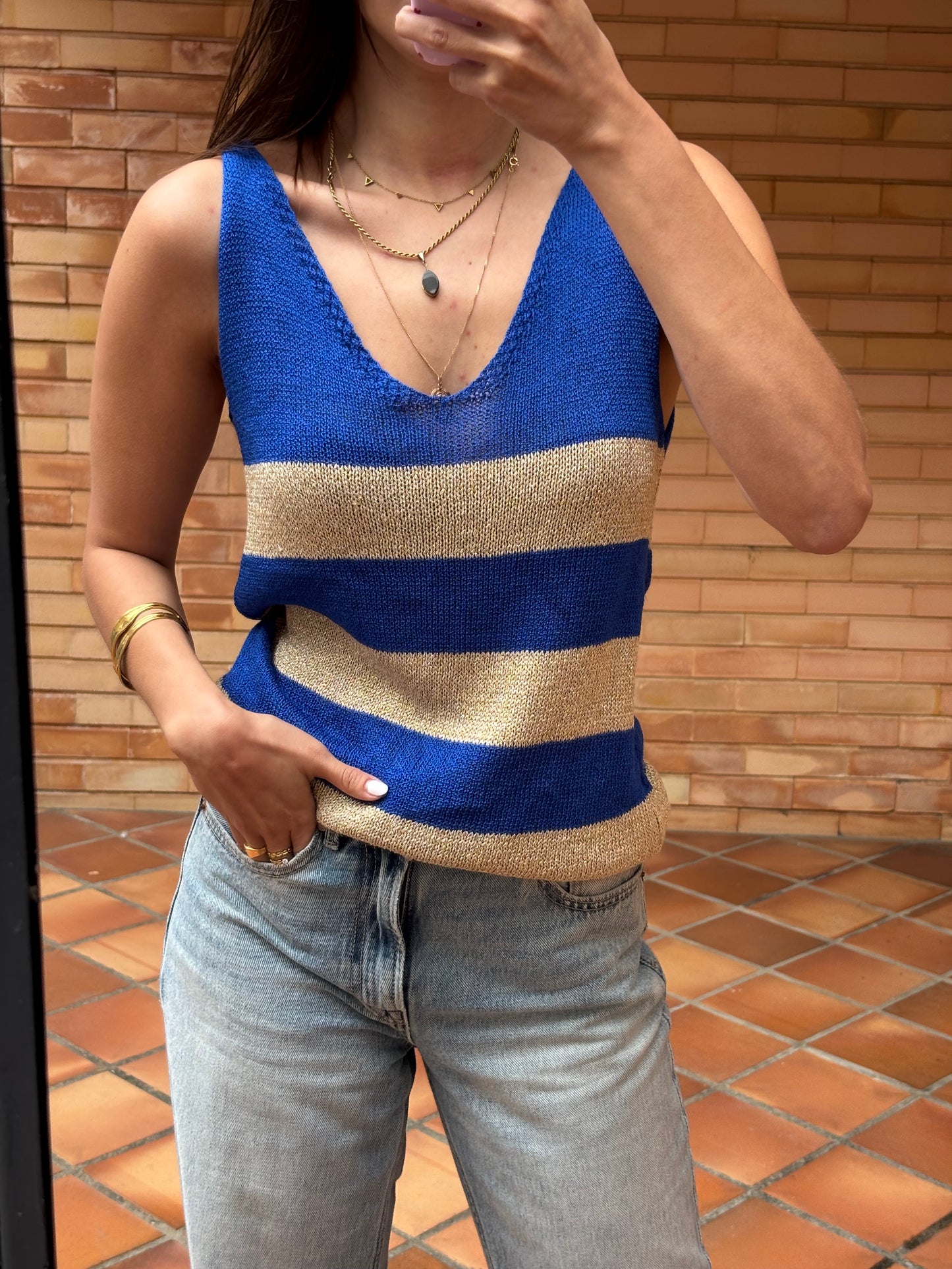 Top de Malha Azul e Dourado