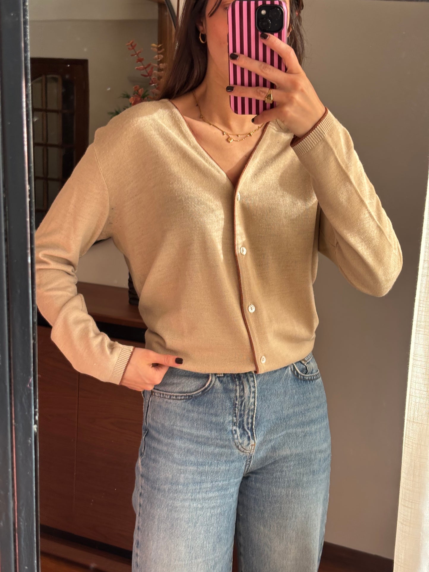 Cardigan Bege Botões Madre-Pérola