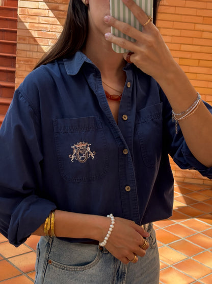 Camisa Azul-Marinho com Brasão Bordado