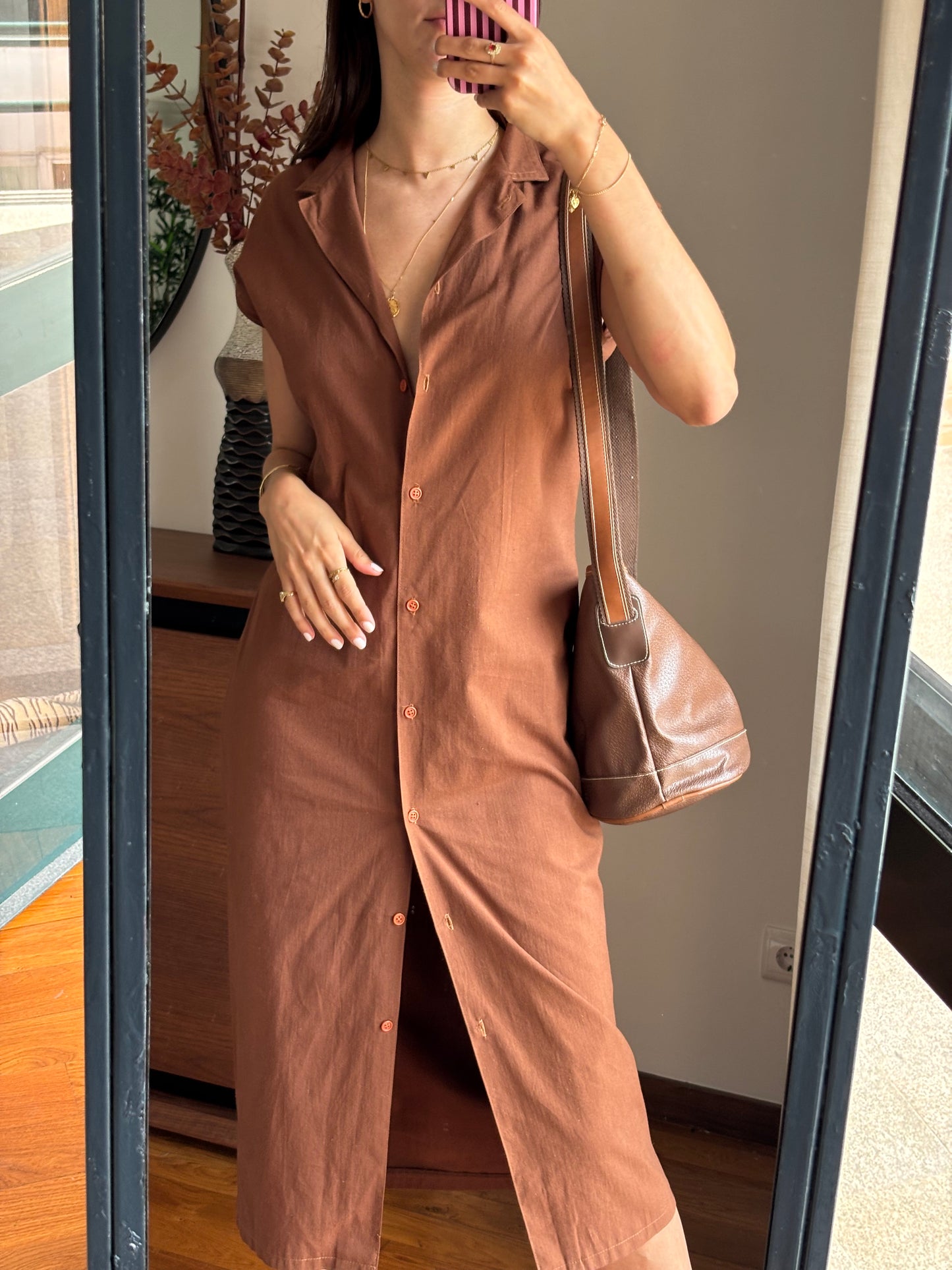 Vestido Midi Castanho em linho com Botões