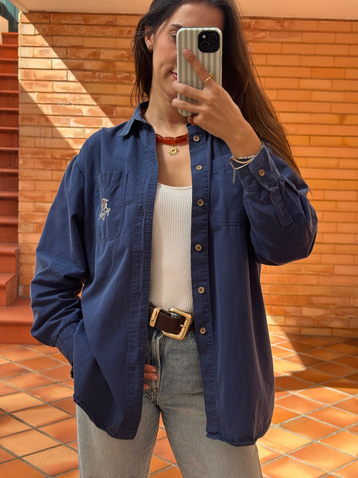Camisa Azul-Marinho com Brasão Bordado