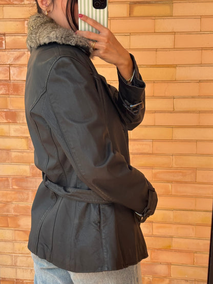 Casaco de Pele Preto com Gola de Pelo