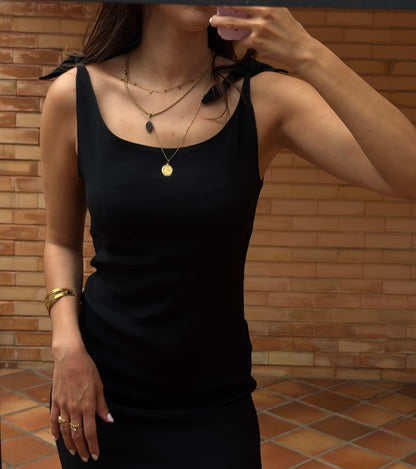 Vestido Preto com Laços