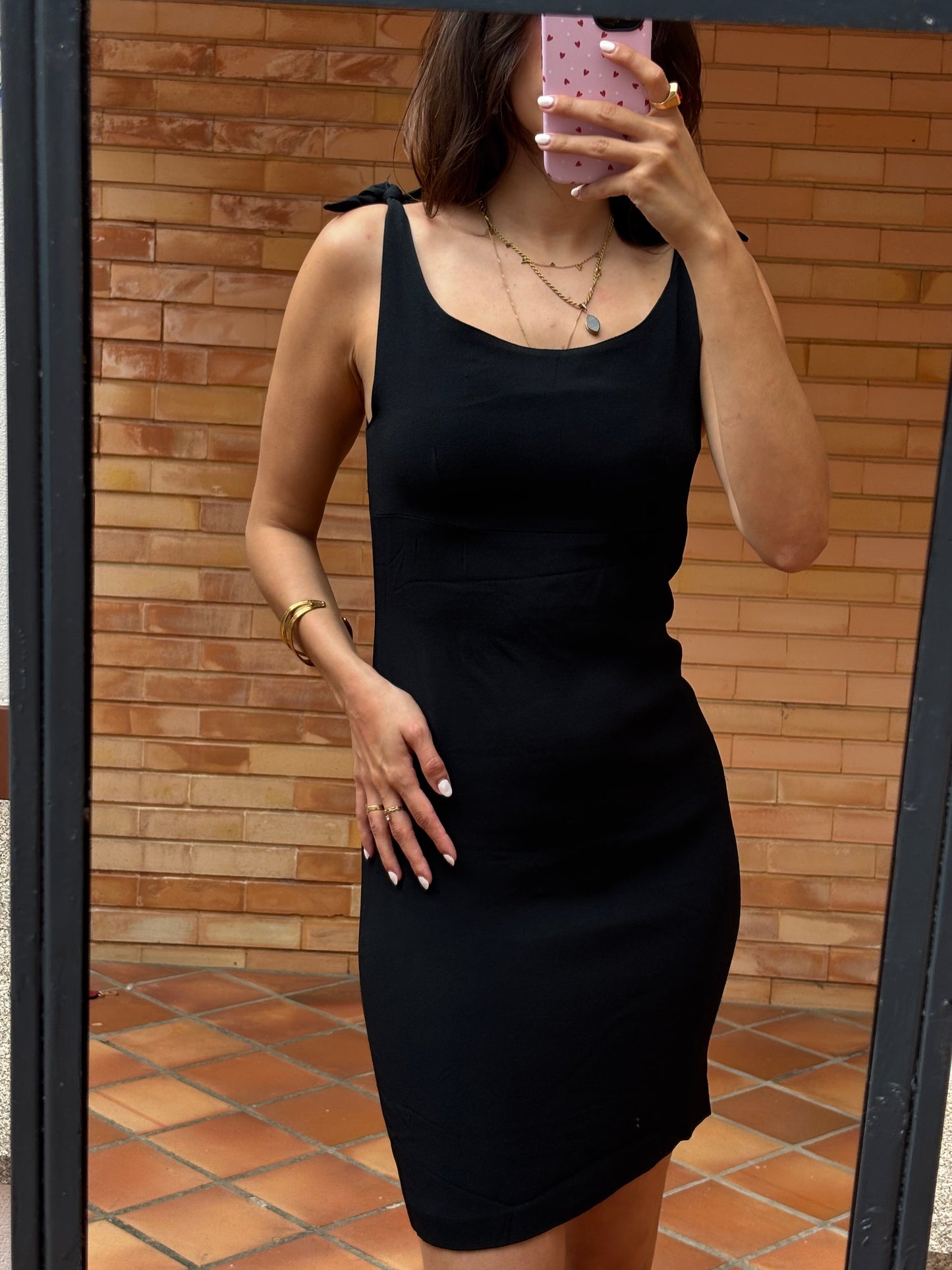 Vestido Preto com Laços