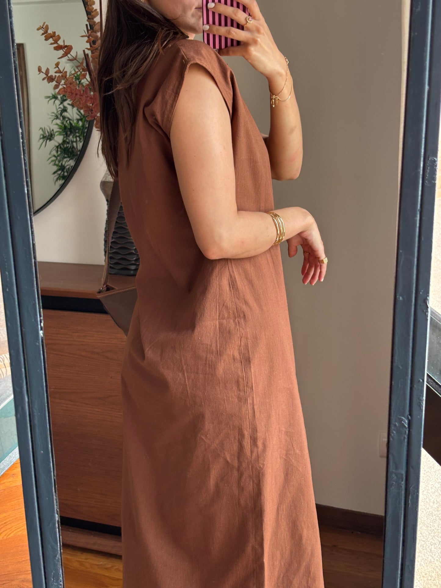 Vestido Midi Castanho em linho com Botões