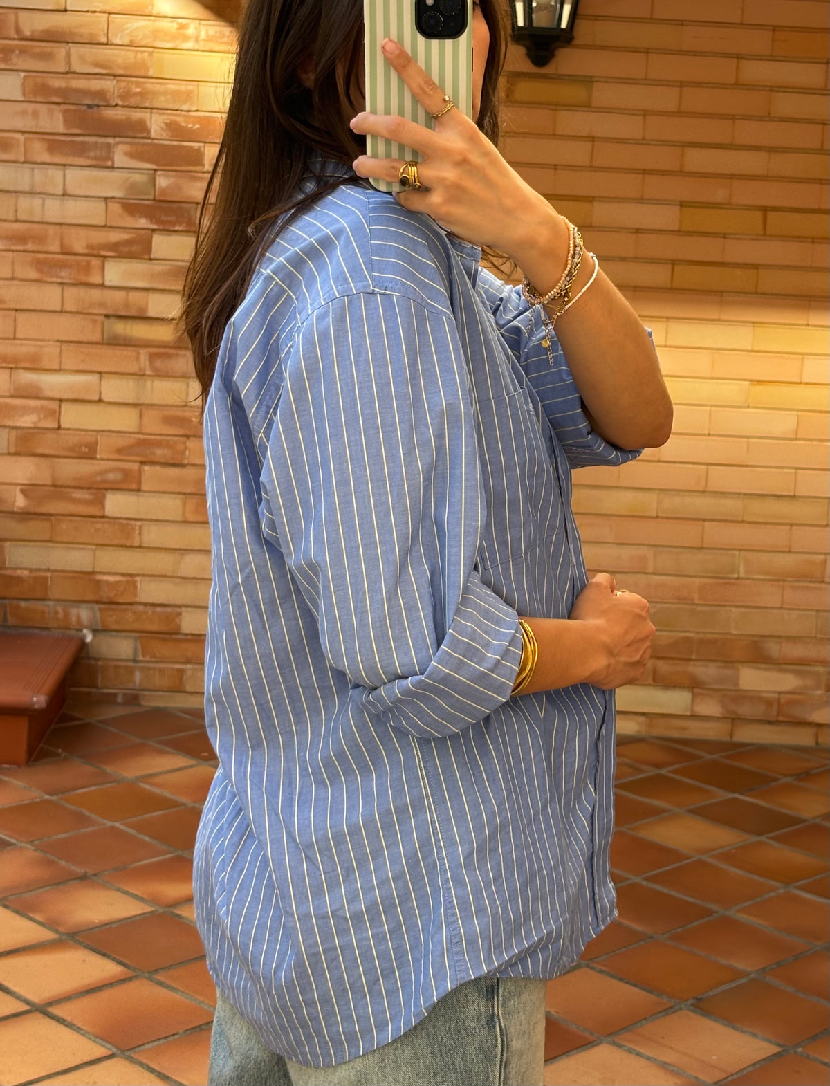 Camisa Azul Às Riscas Com Linhas Amarelas