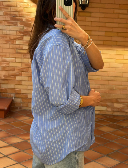 Camisa Azul Às Riscas Com Linhas Amarelas