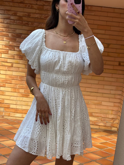Vestido Branco Bordado em Algodão
