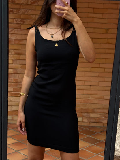 Vestido Preto com Laços