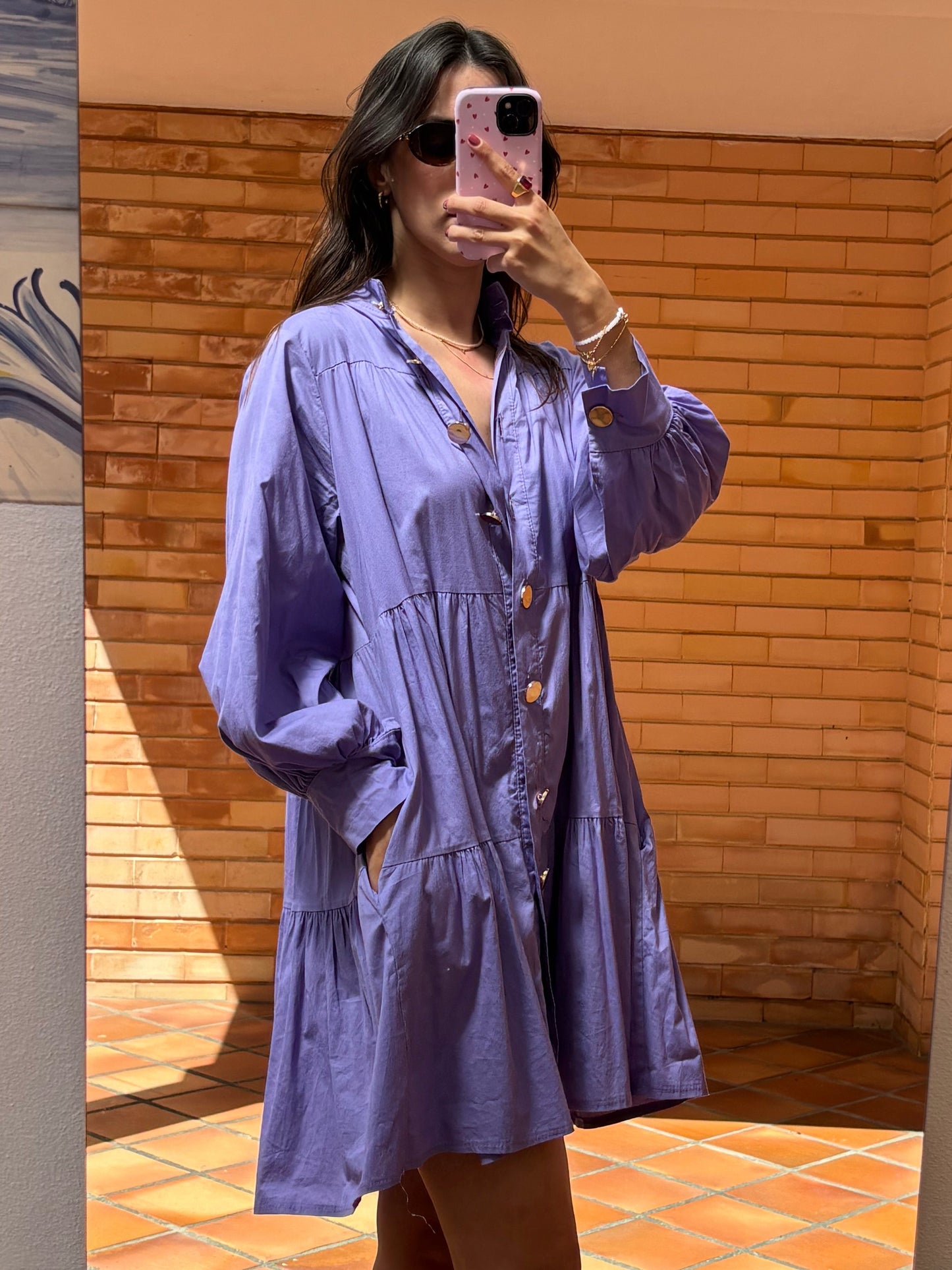 Vestido Lilás Com Botões Dourados