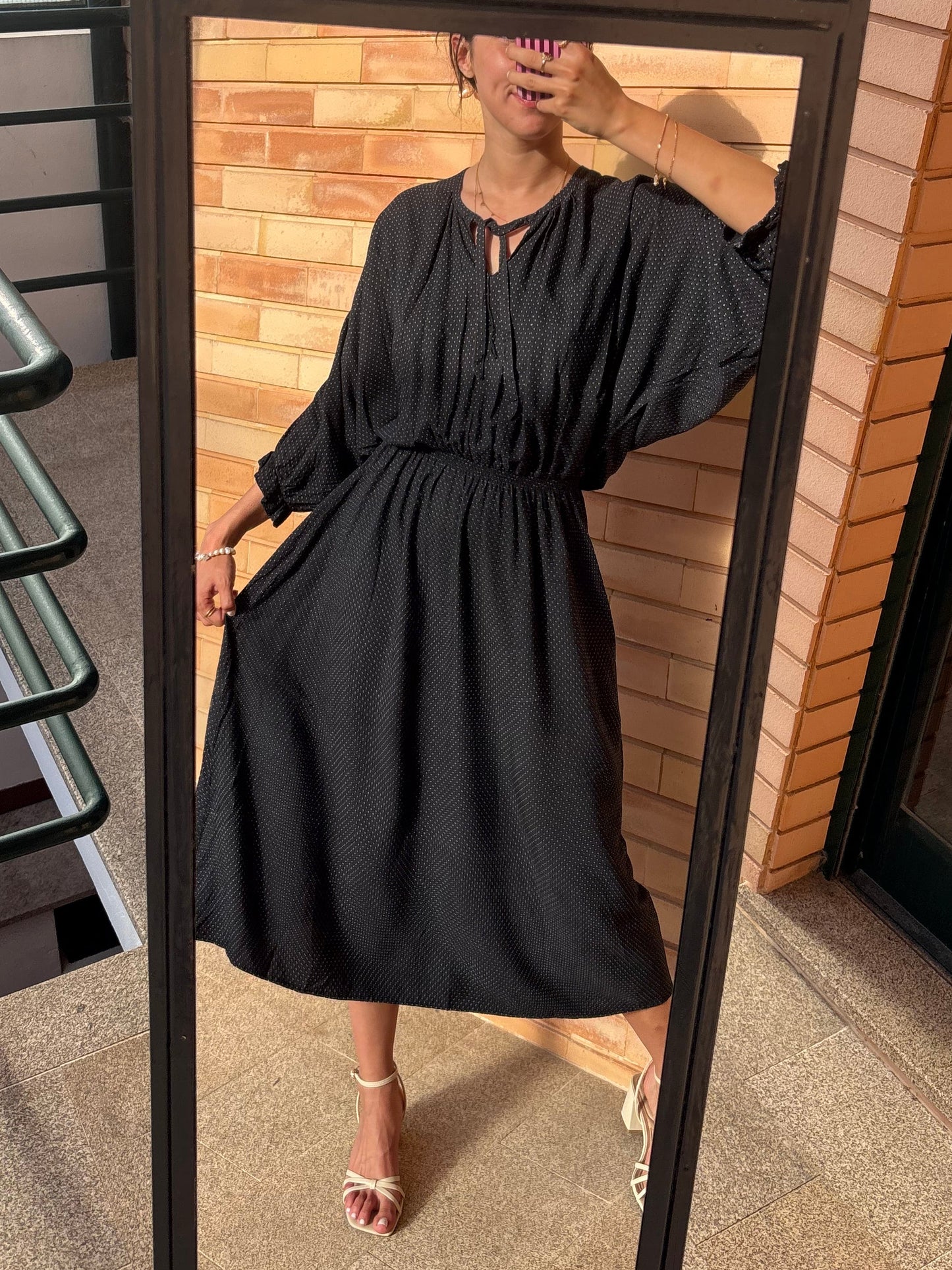 Vestido Midi Preto com Pintas