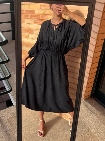 Vestido Midi Preto com Pintas