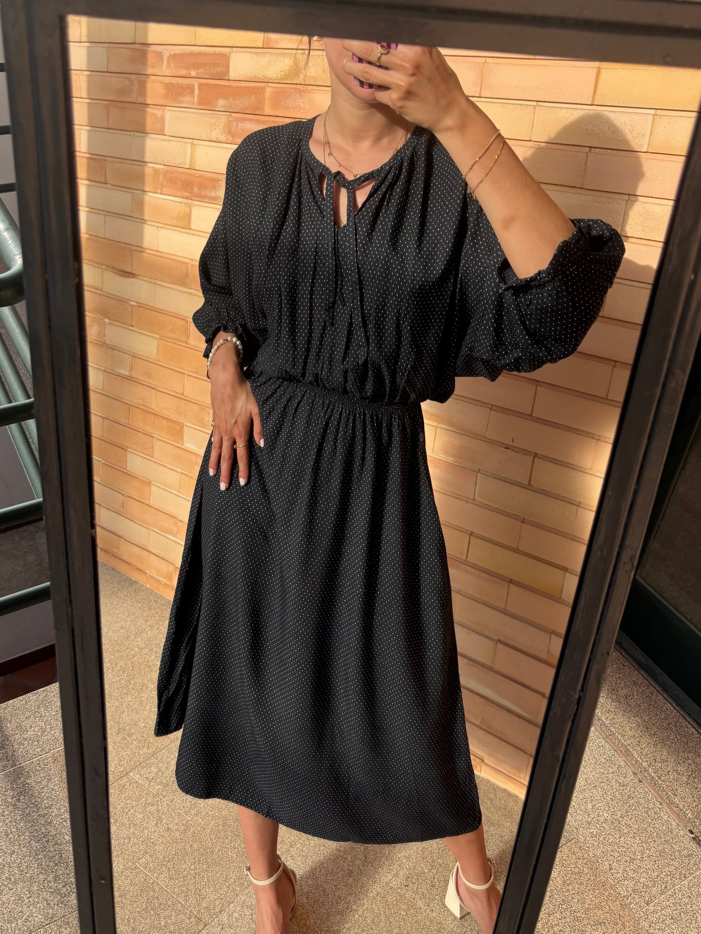 Vestido Midi Preto com Pintas