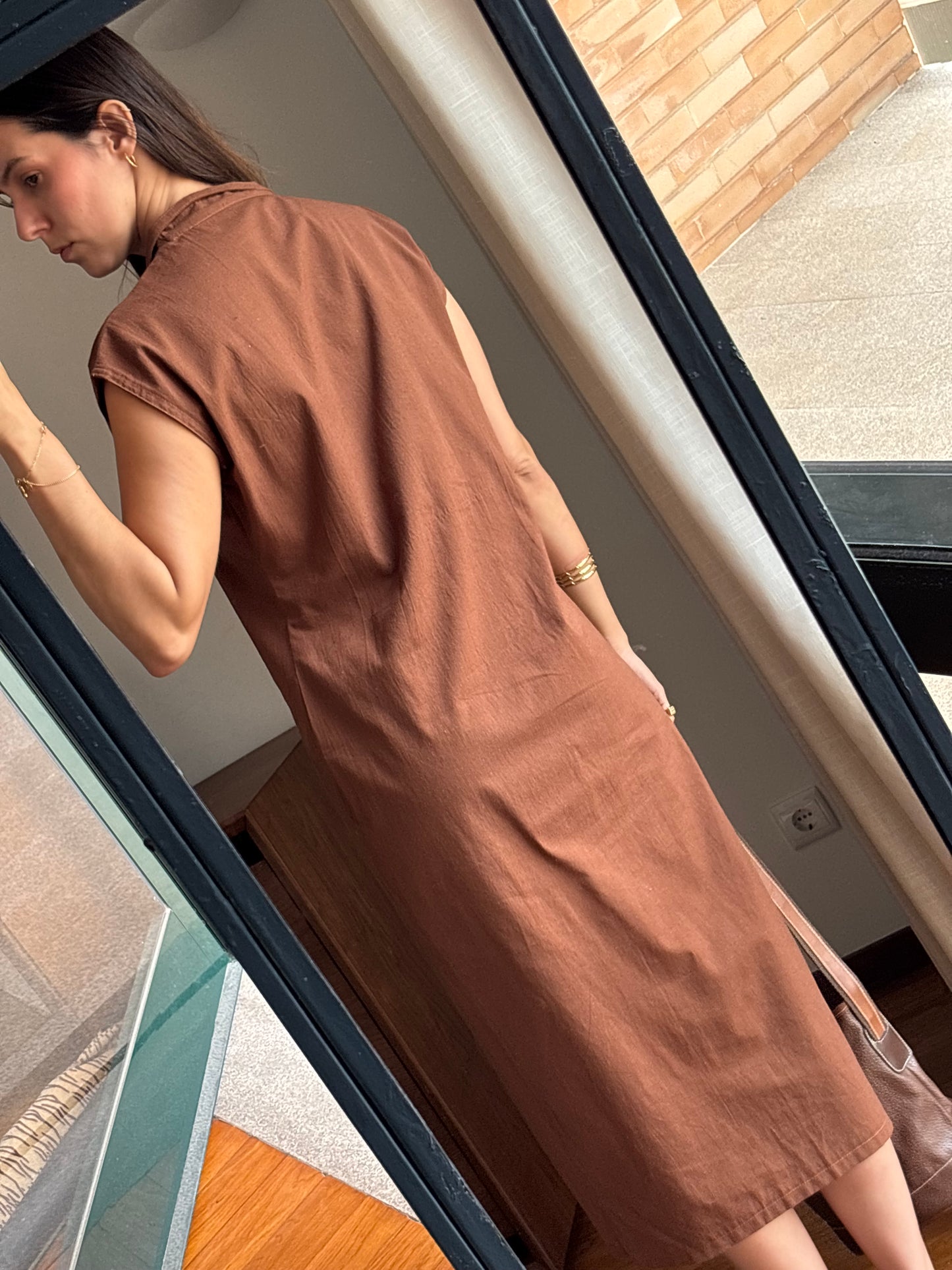 Vestido Midi Castanho em linho com Botões